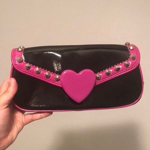 Betsey Johnson Rare Vintage Patent Leather Clutch Purse Black Fuchsia Stud Heart